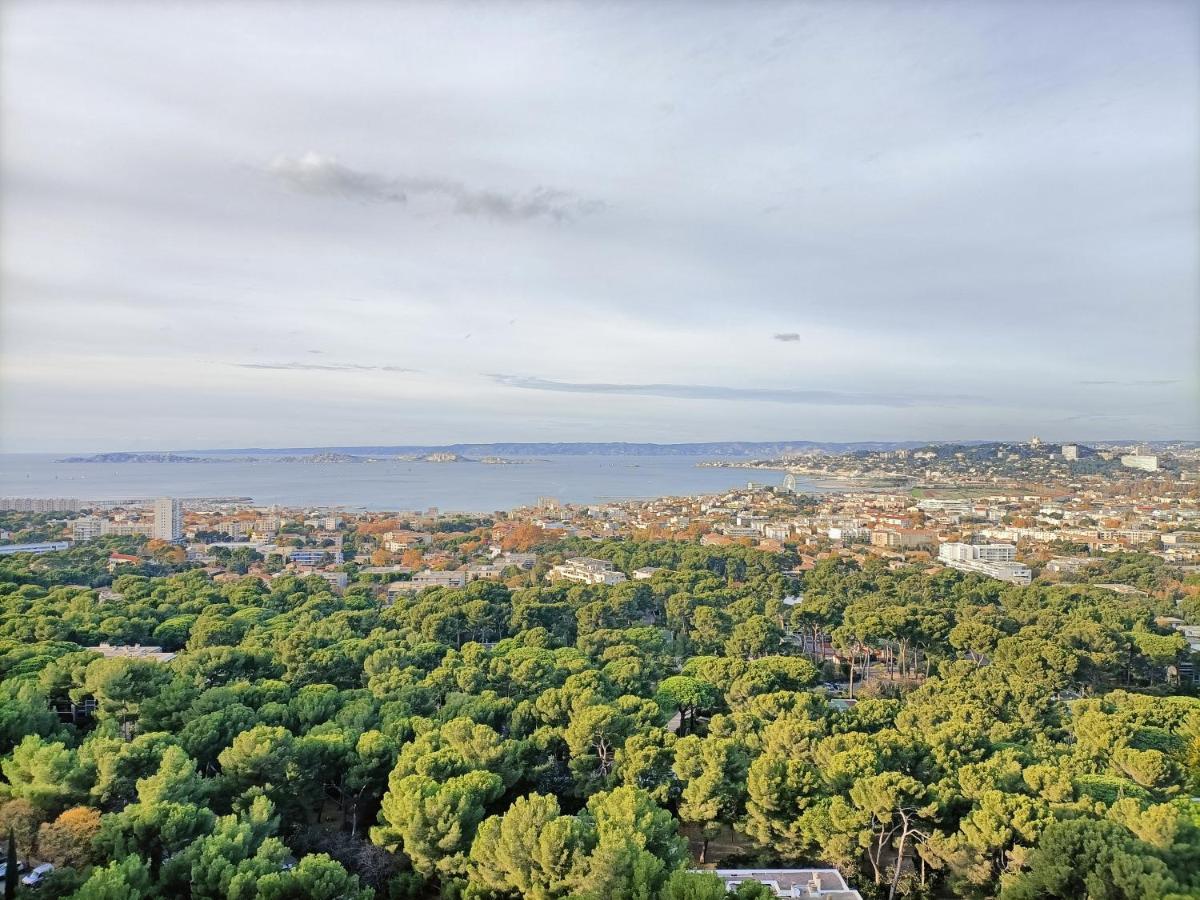 **** Roy D Espagne, Up To 7 People, View In Safe **** Marseille