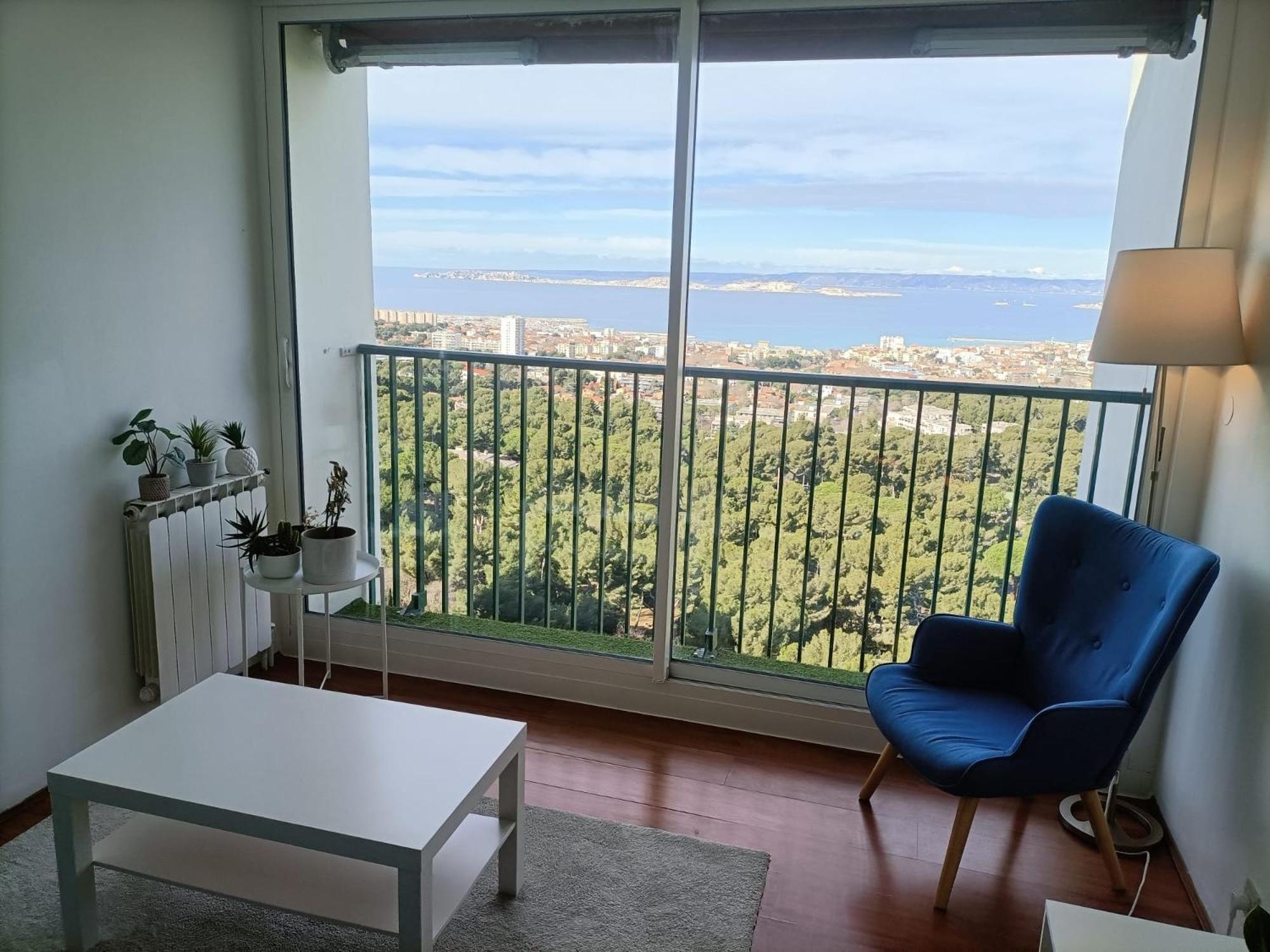 **** Roy D Espagne, Up To 7 People, View In Safe **** Marseille