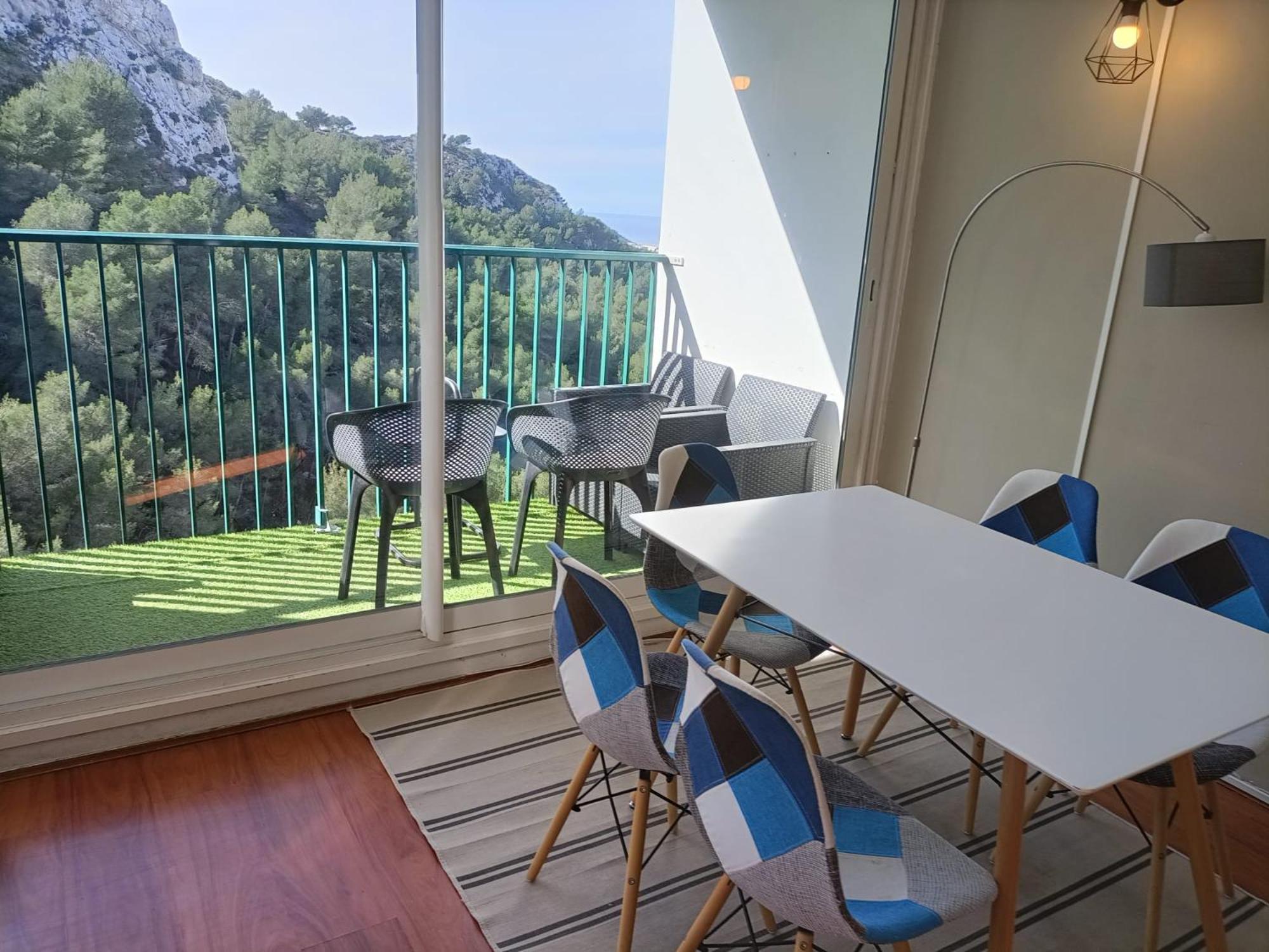 **** Roy D Espagne, Up To 7 People, View In Safe **** Marseille