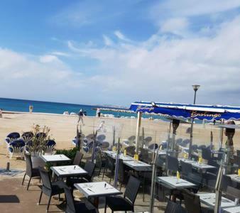 **** Roy D Espagne, Up To 7 People, View In Safe **** * Marseille